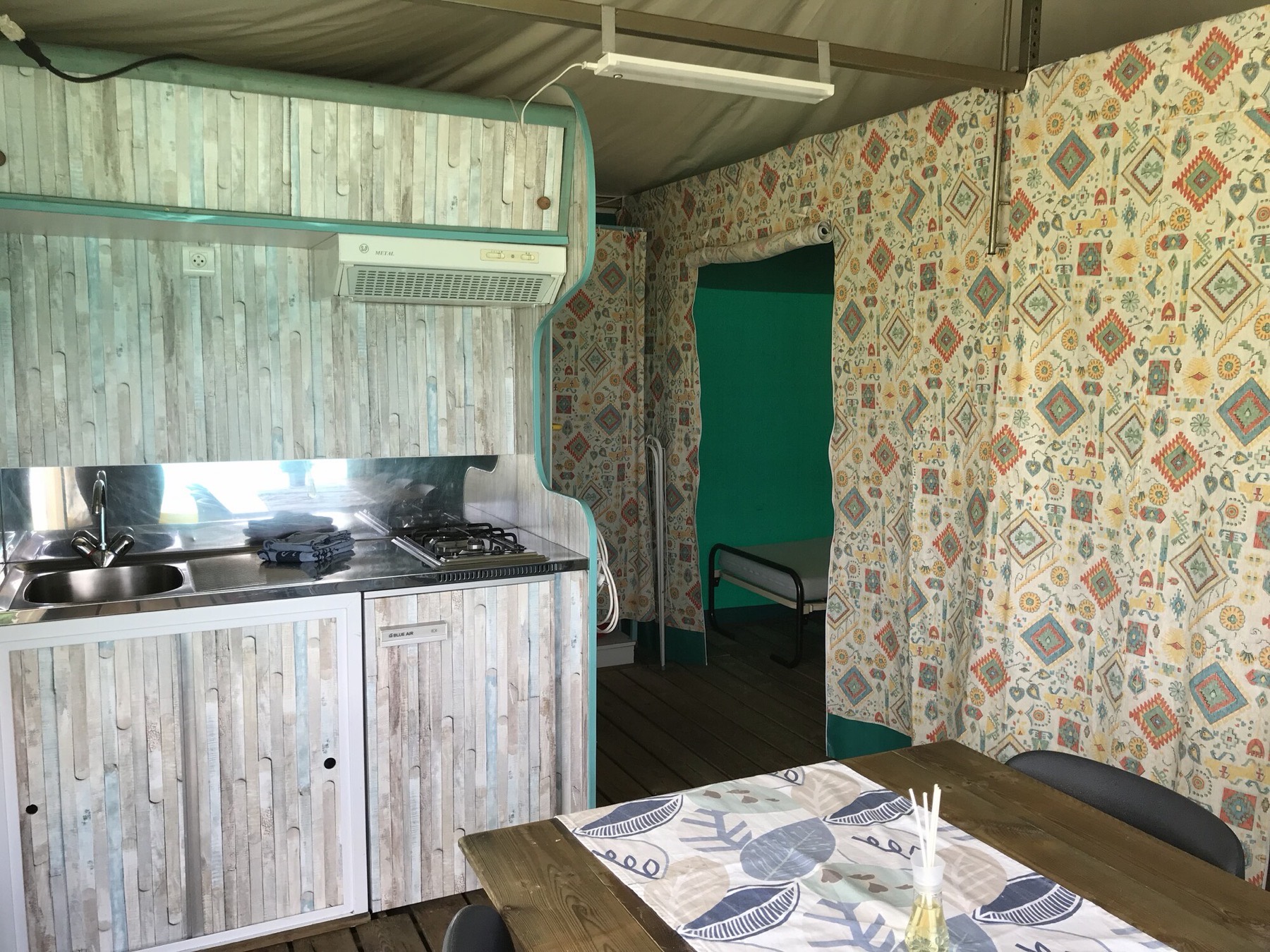 Binnen in de Pagan tent
